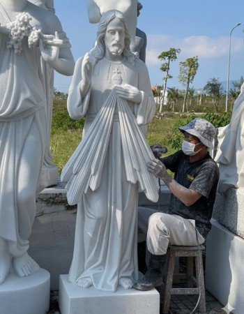 Tượng chúa Giê-su đá trắng nguyên khối cao 1.6m, ngang 46cm, dài 40cm T182