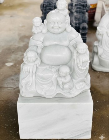 Tượng di lặc ngồi với các chú tiểu đá trắng nguyên khôi cao 90cm ngang 60cm T247