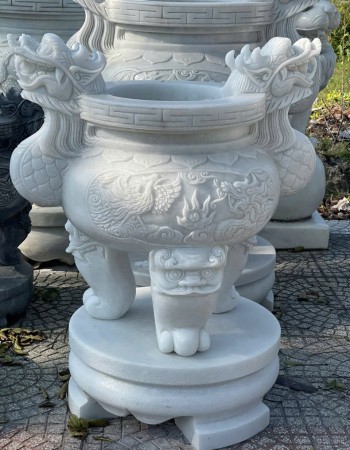 Lư hương đá trắng tự nhiên nguyên khối cao 1m05, ngang 85cm, đường kính miệng 50cm T125
