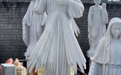 Vẻ Đẹp Thiêng Liêng Của Tượng Chúa Đá Trắng – Món Quà Tâm Linh Ý Nghĩa