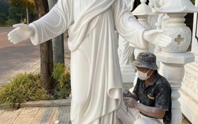 TƯỢNG CHÚA GIÊSU ĐÁ TRẮNG NGUYÊN KHỐI TỰ NHIÊN – BIỂU TƯỢNG TÂM LINH TRƯỜNG TỒN THEO THỜI GIAN